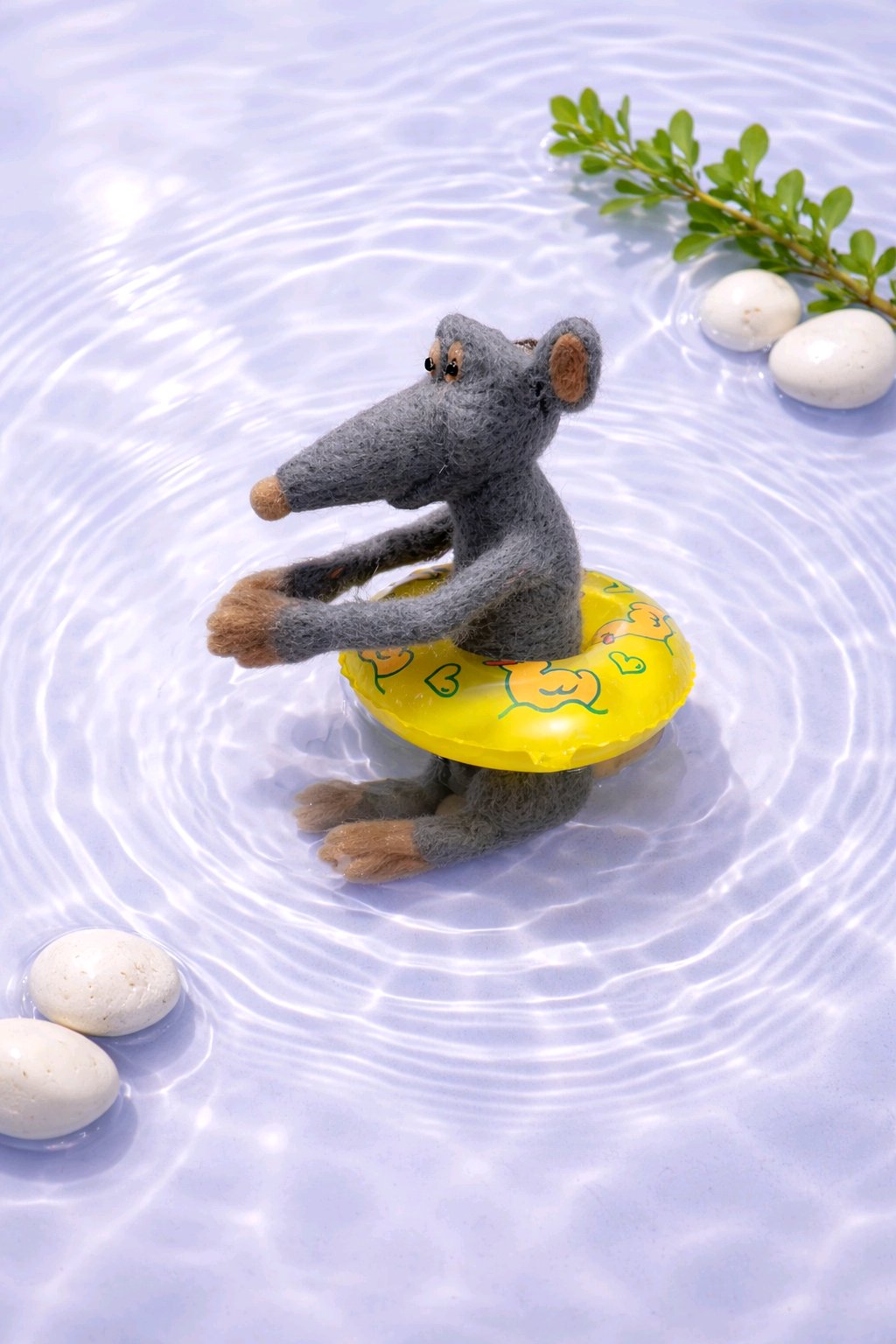 gefilzte Maus mit Schwimmreifen