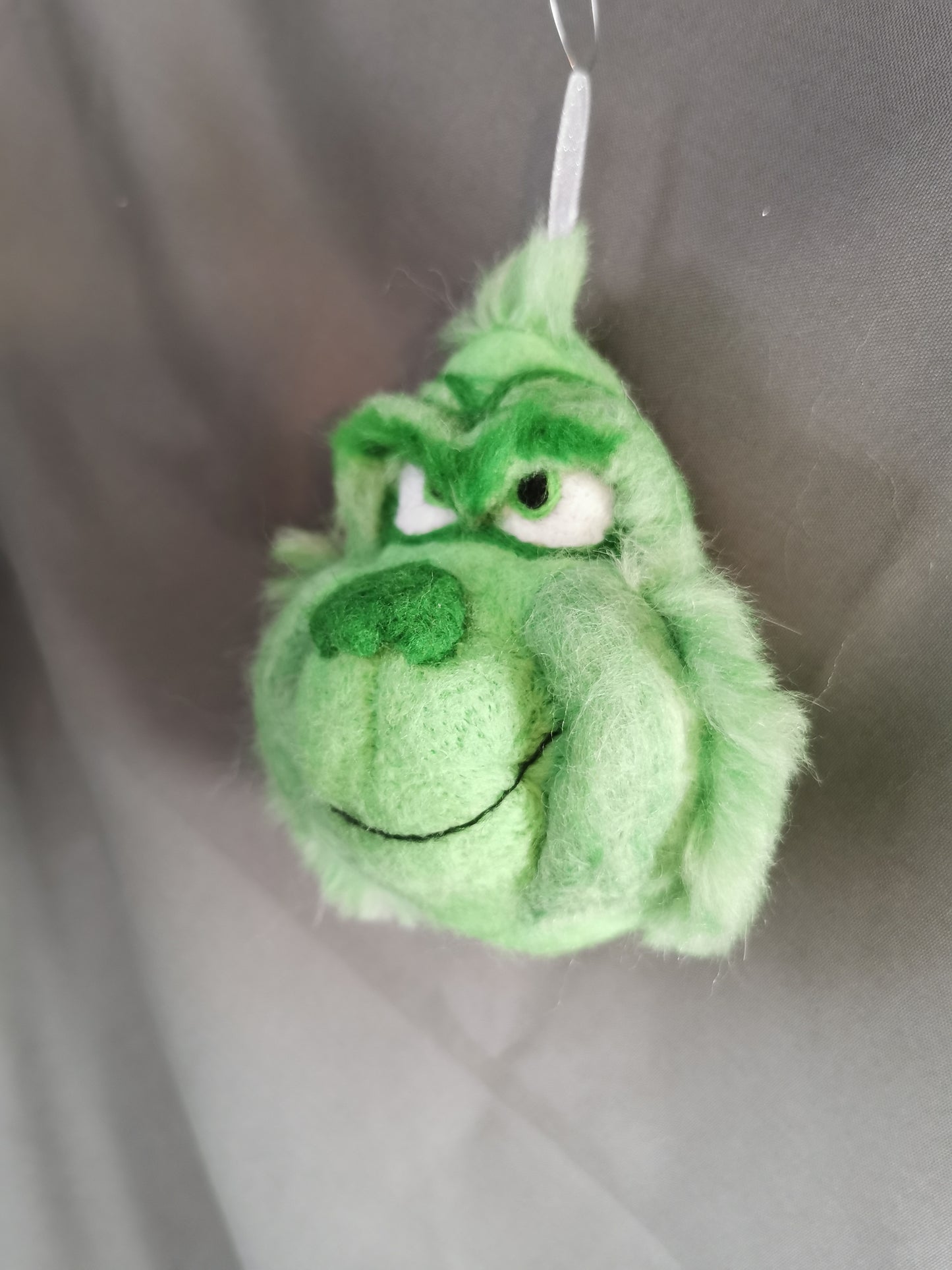 Grinch Weihnachtskugel (mittel)