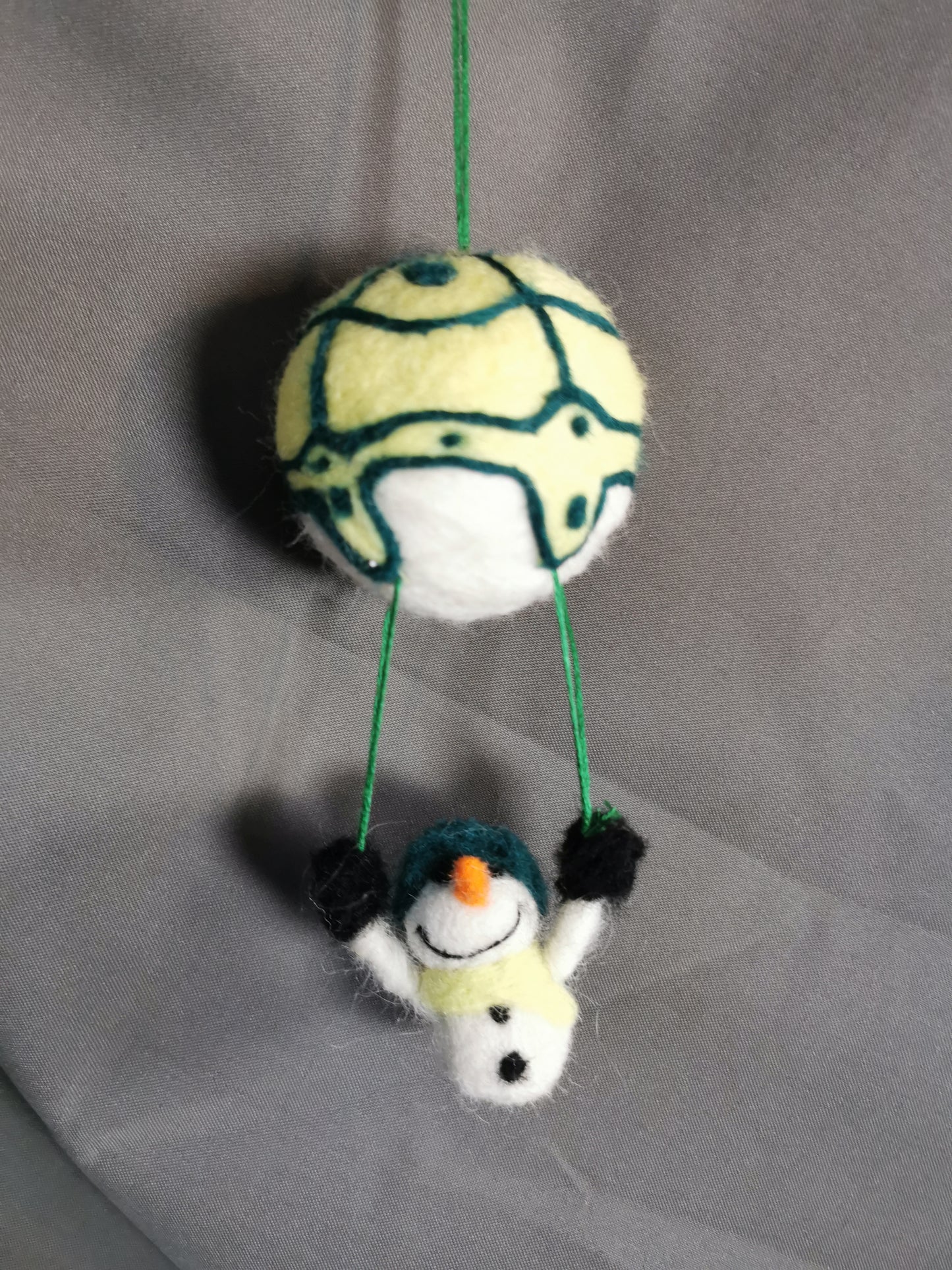 Weihnachtskugel -fliegender Schneemann