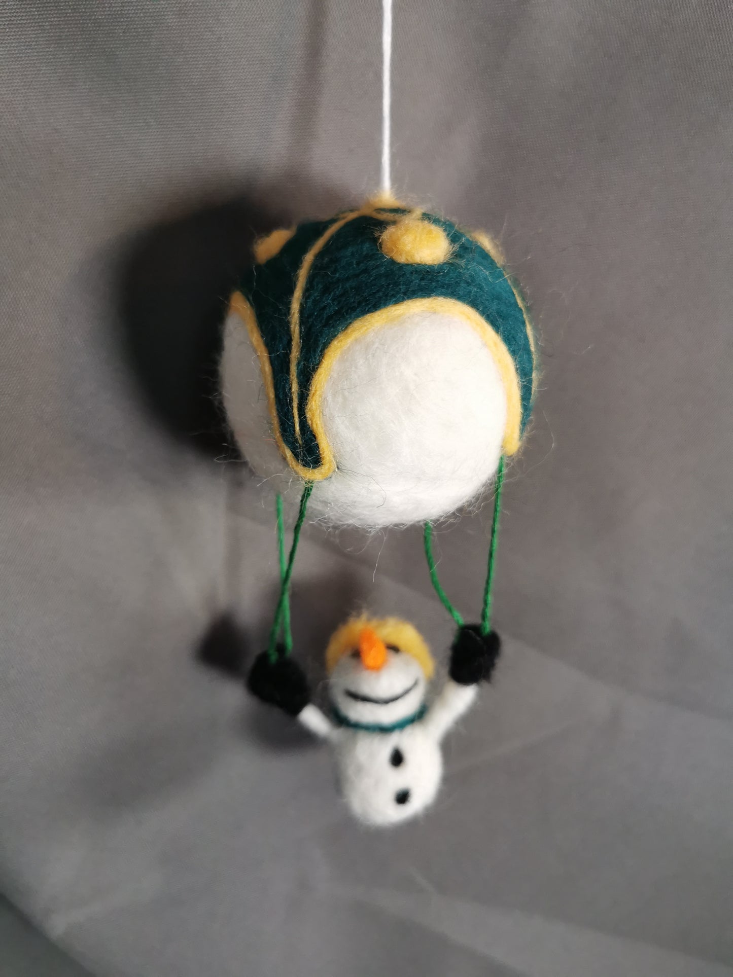 Weihnachtskugel -fliegender Schneemann