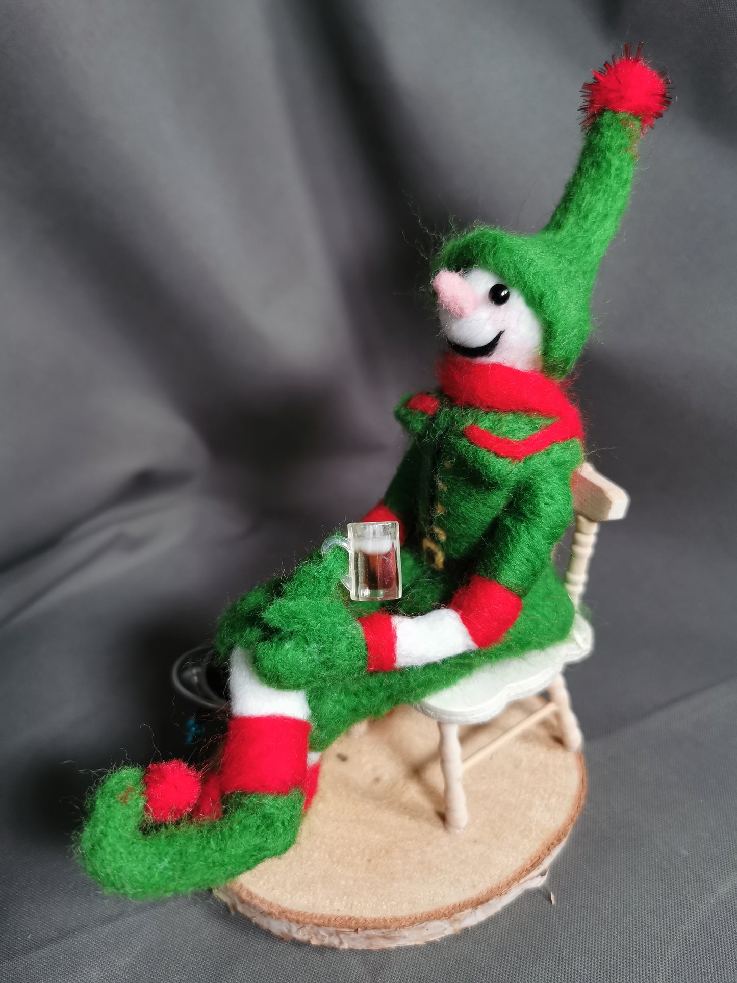 Wichtel macht Pause mit einem Bierchen