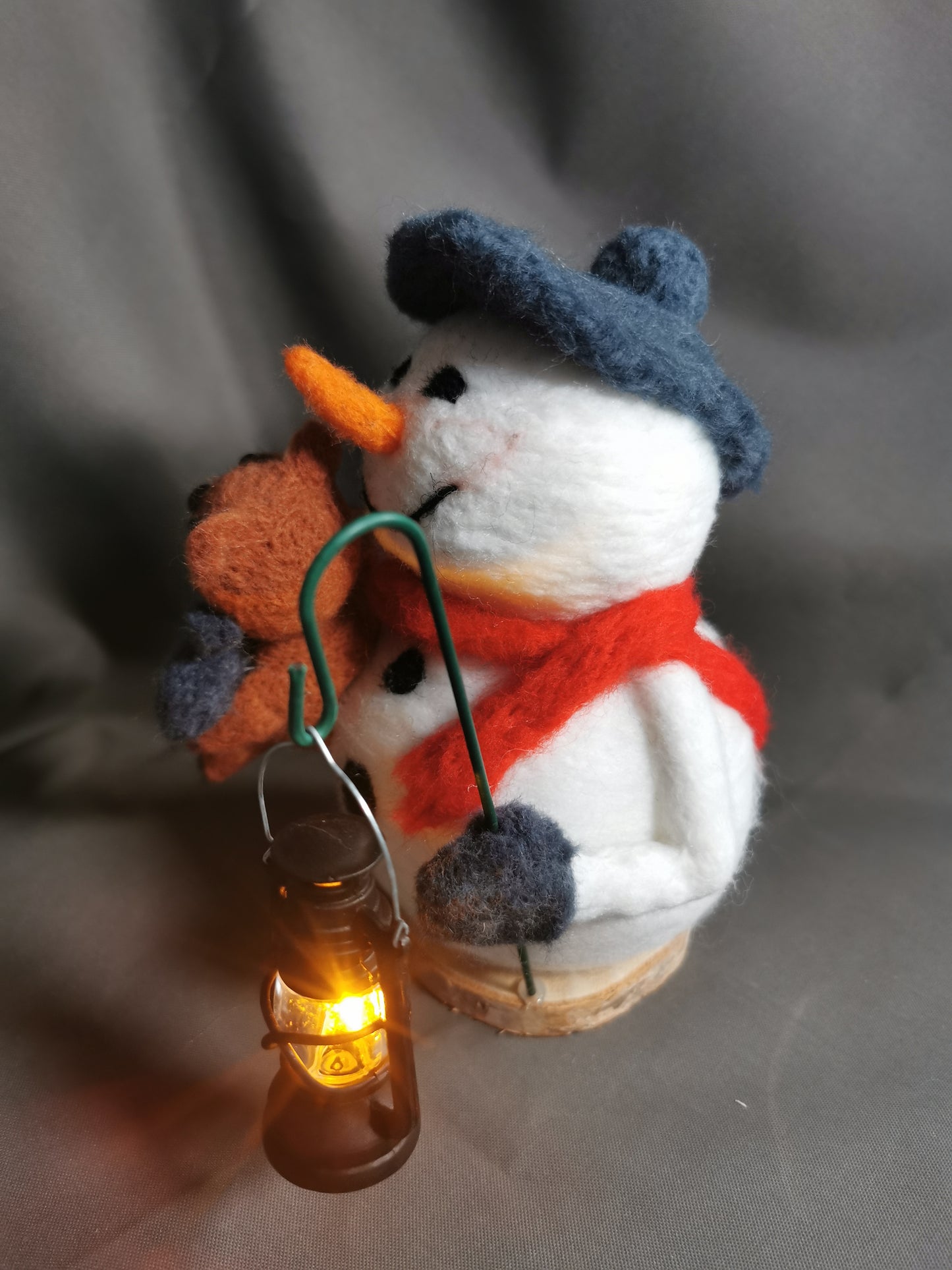 Schneemann mit Teddy und Laterne