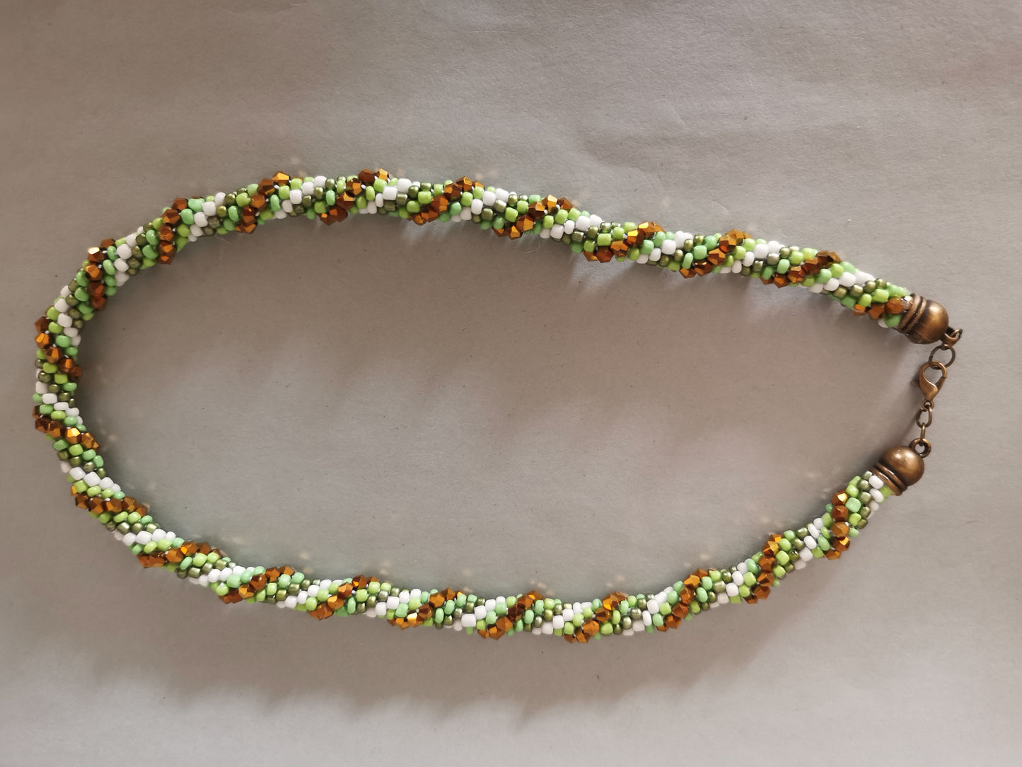 Set Perlenhäkelkette mit Armband und Ohrringen Modell 111