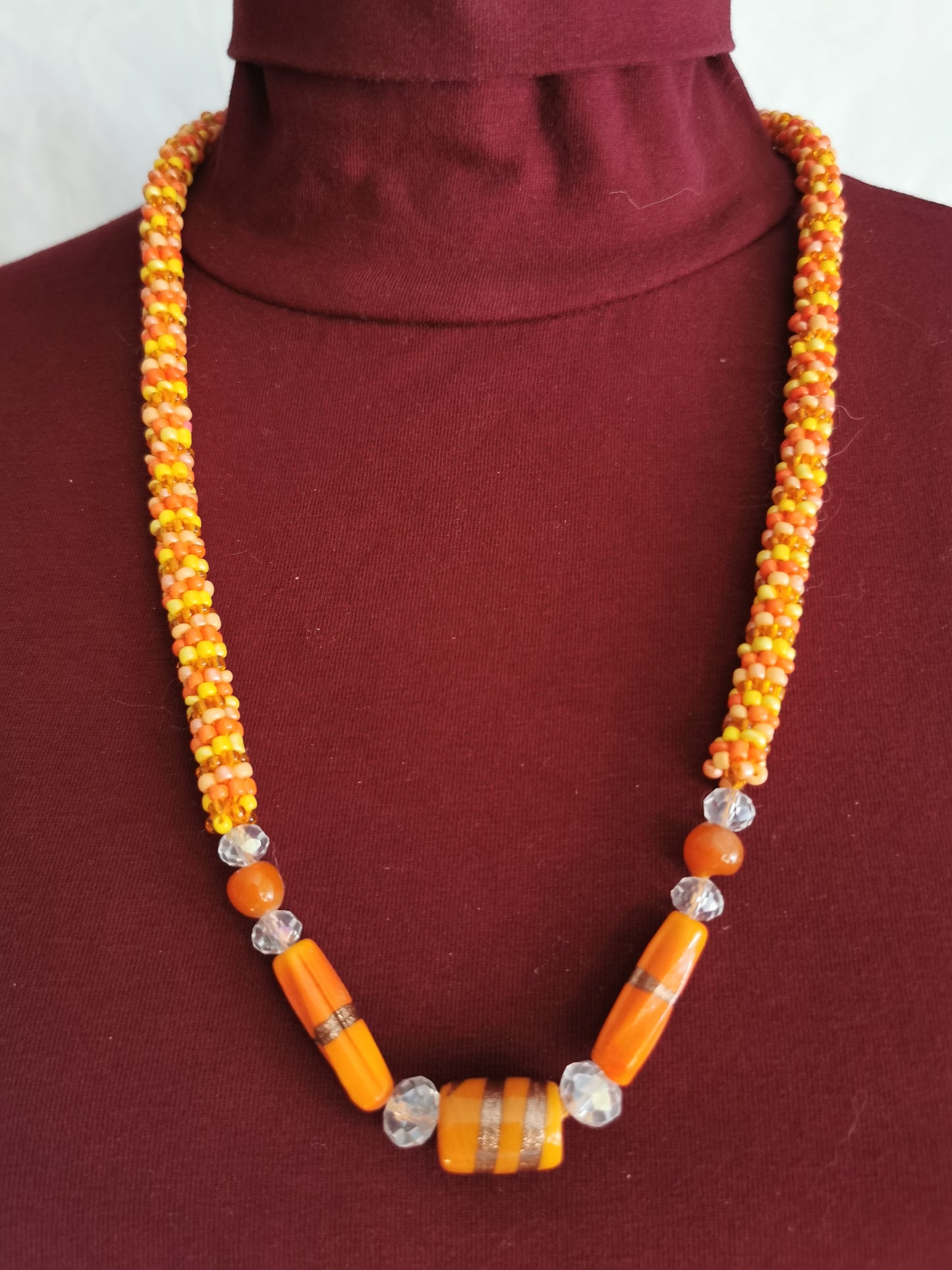 Set Perlenhäkelkette mit Armband und Ohrringen Modell 112