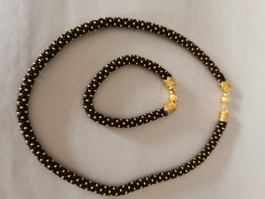 Set Perlenhäkelkette mit Armband Modell 115