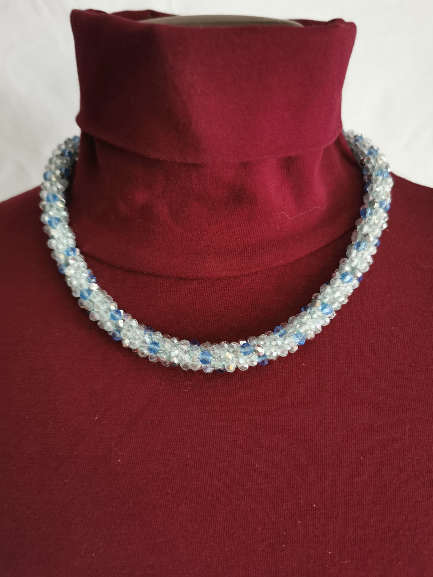 Set Perlenhäkelkette mit Armband und Ohrringen Modell 116