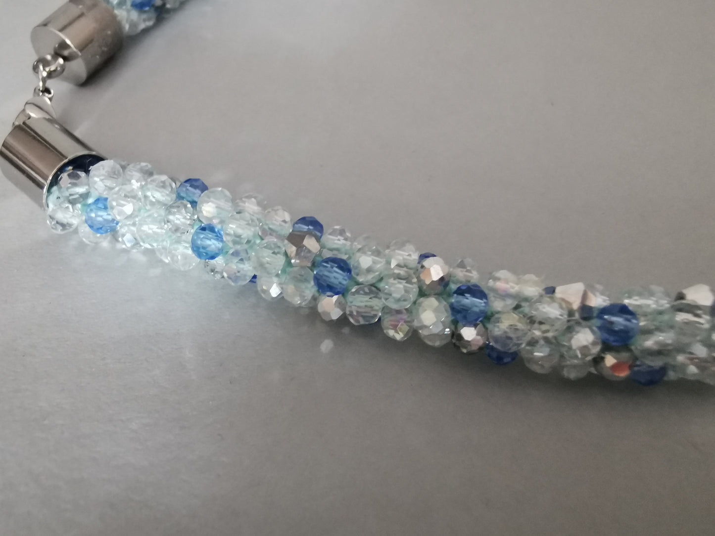 Set Perlenhäkelkette mit Armband und Ohrringen Modell 116
