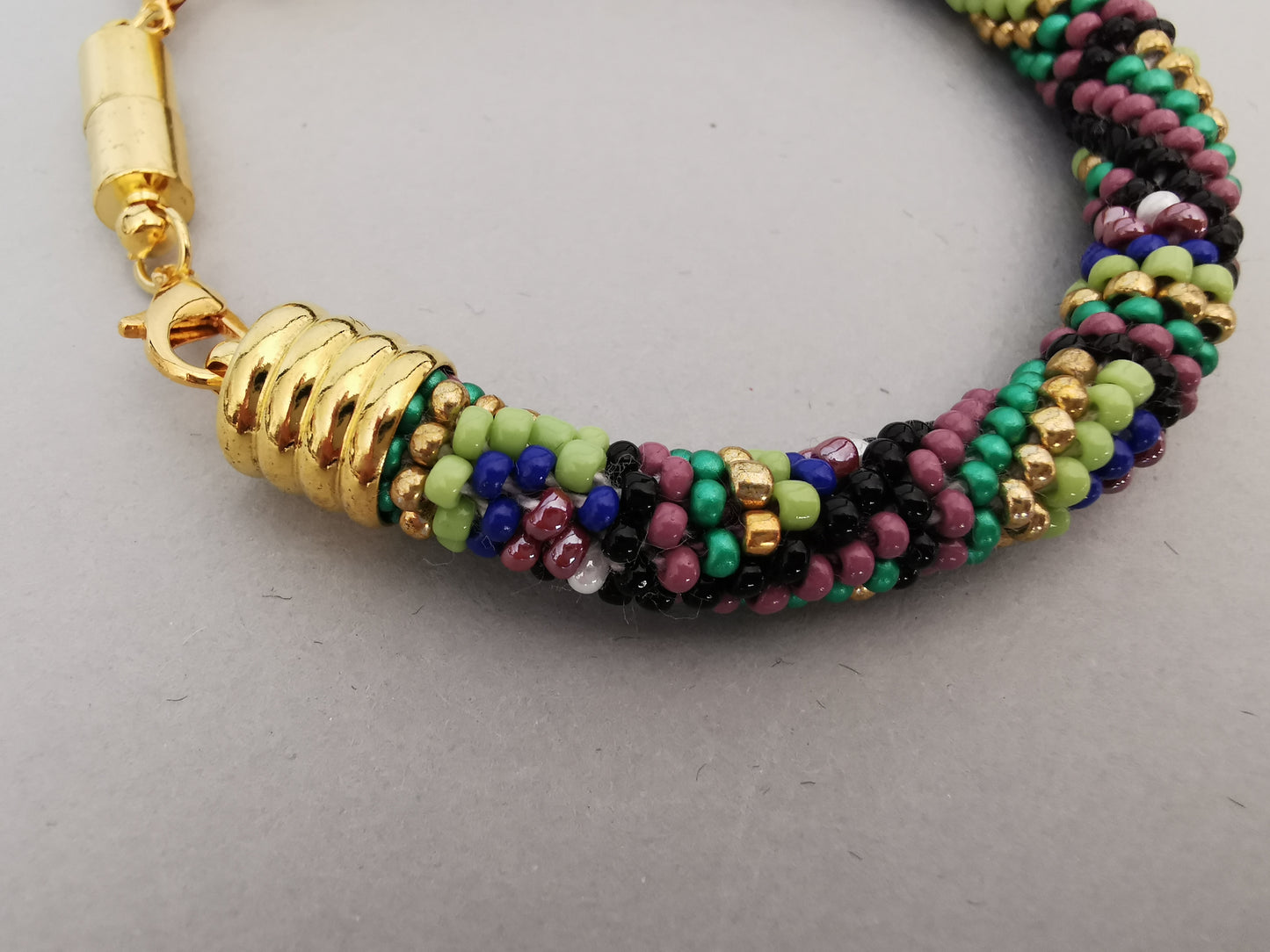 Perlenhäkelarmband Modell 128