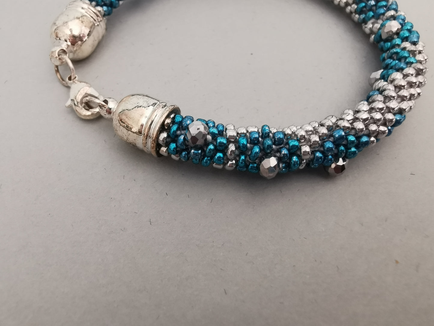 Perlenhäkelarmband Modell 133