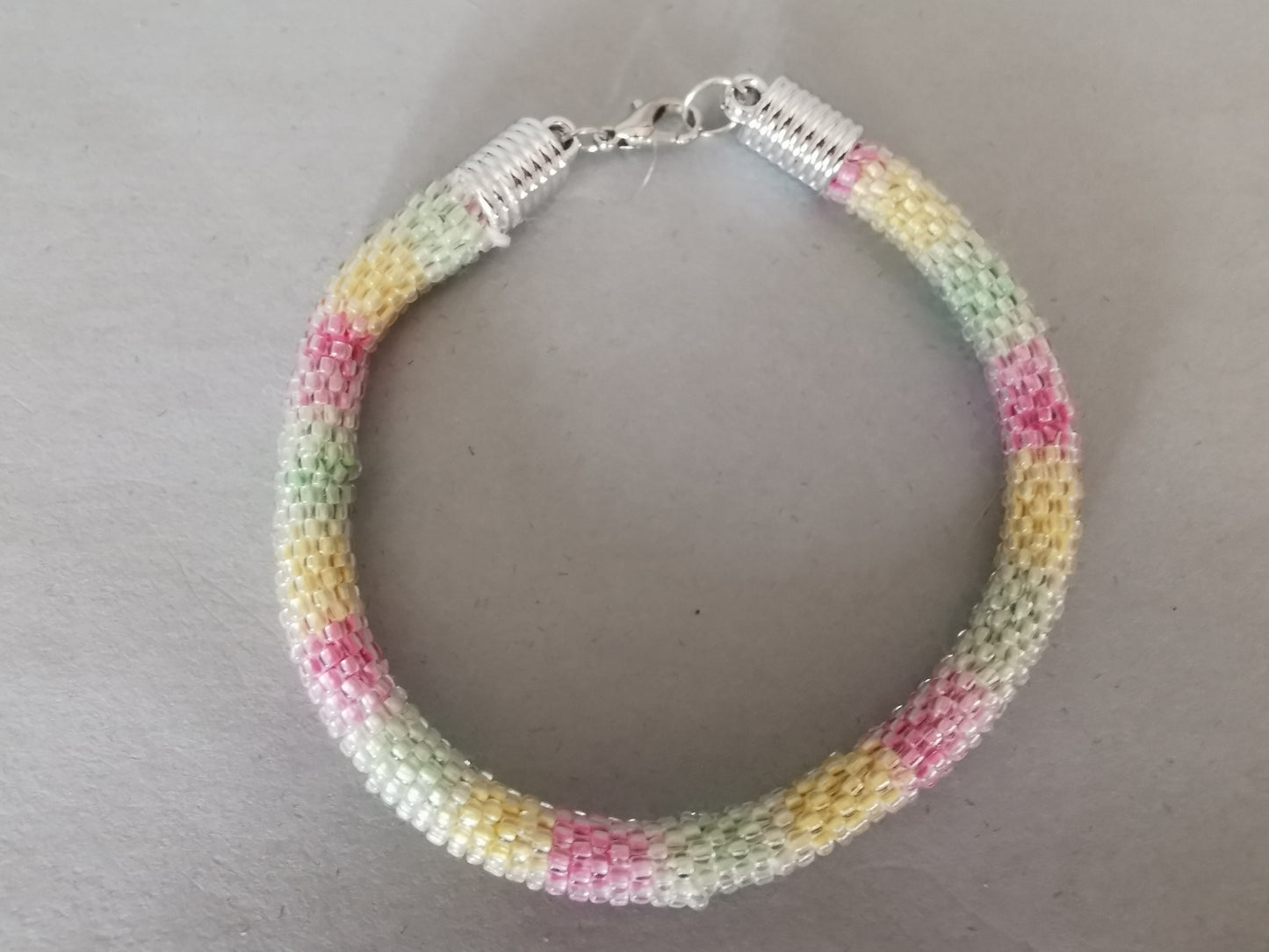 Perlenhäkelarmband Modell 134