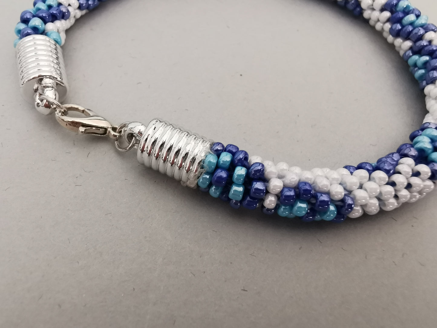 Perlenhäkelarmband Modell 138