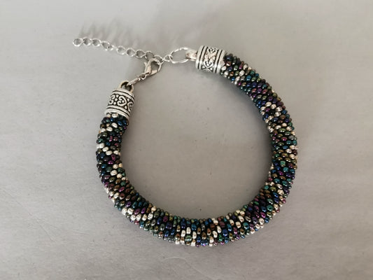 Perlenhäkelarmband Modell 139
