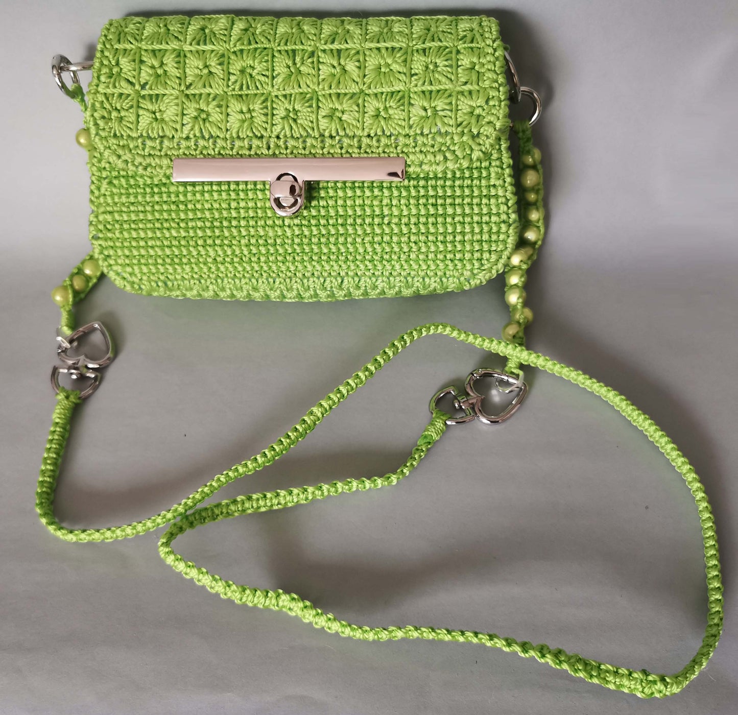 Handtasche grün mit Magicperlen