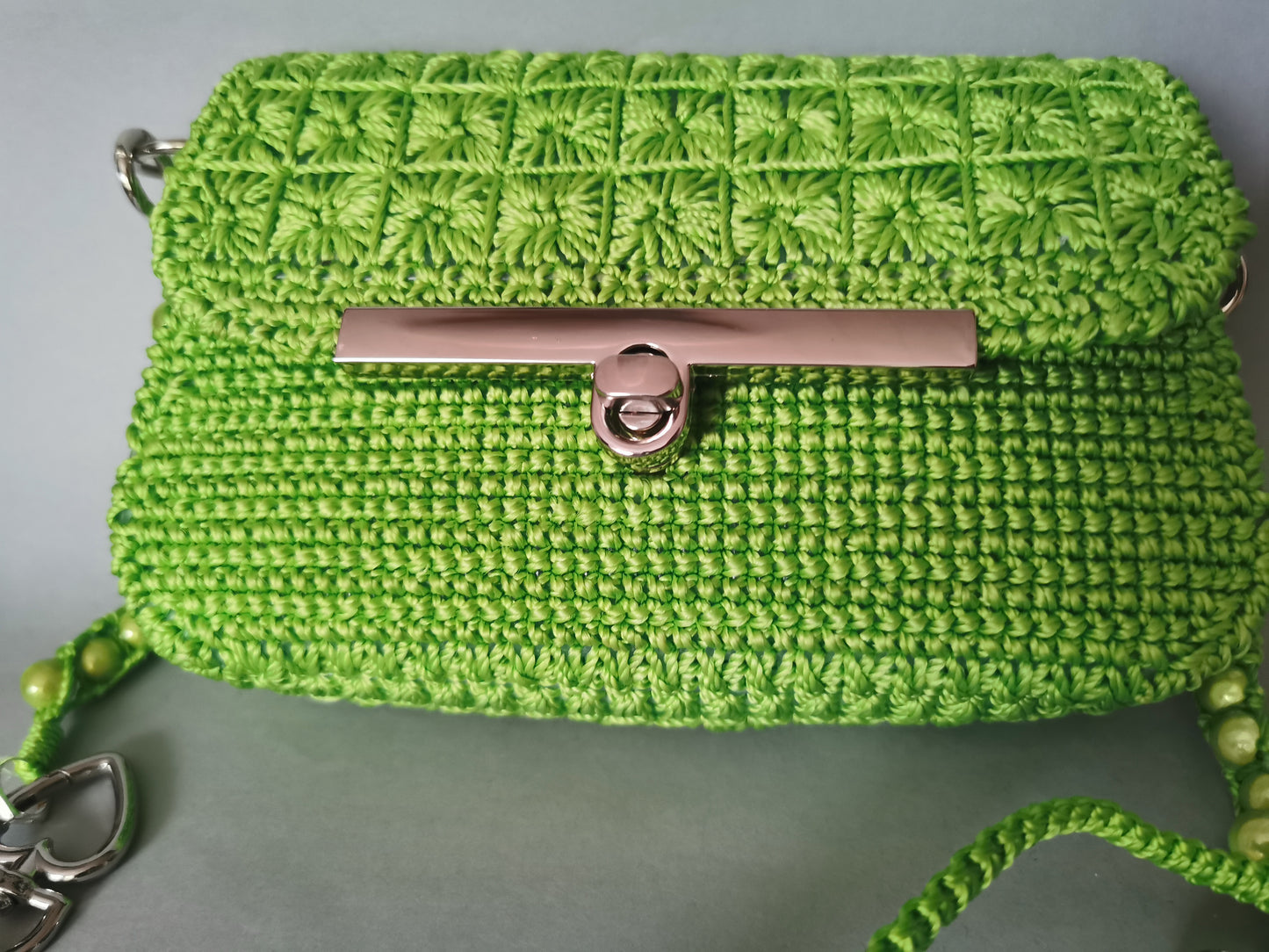 Handtasche grün mit Magicperlen