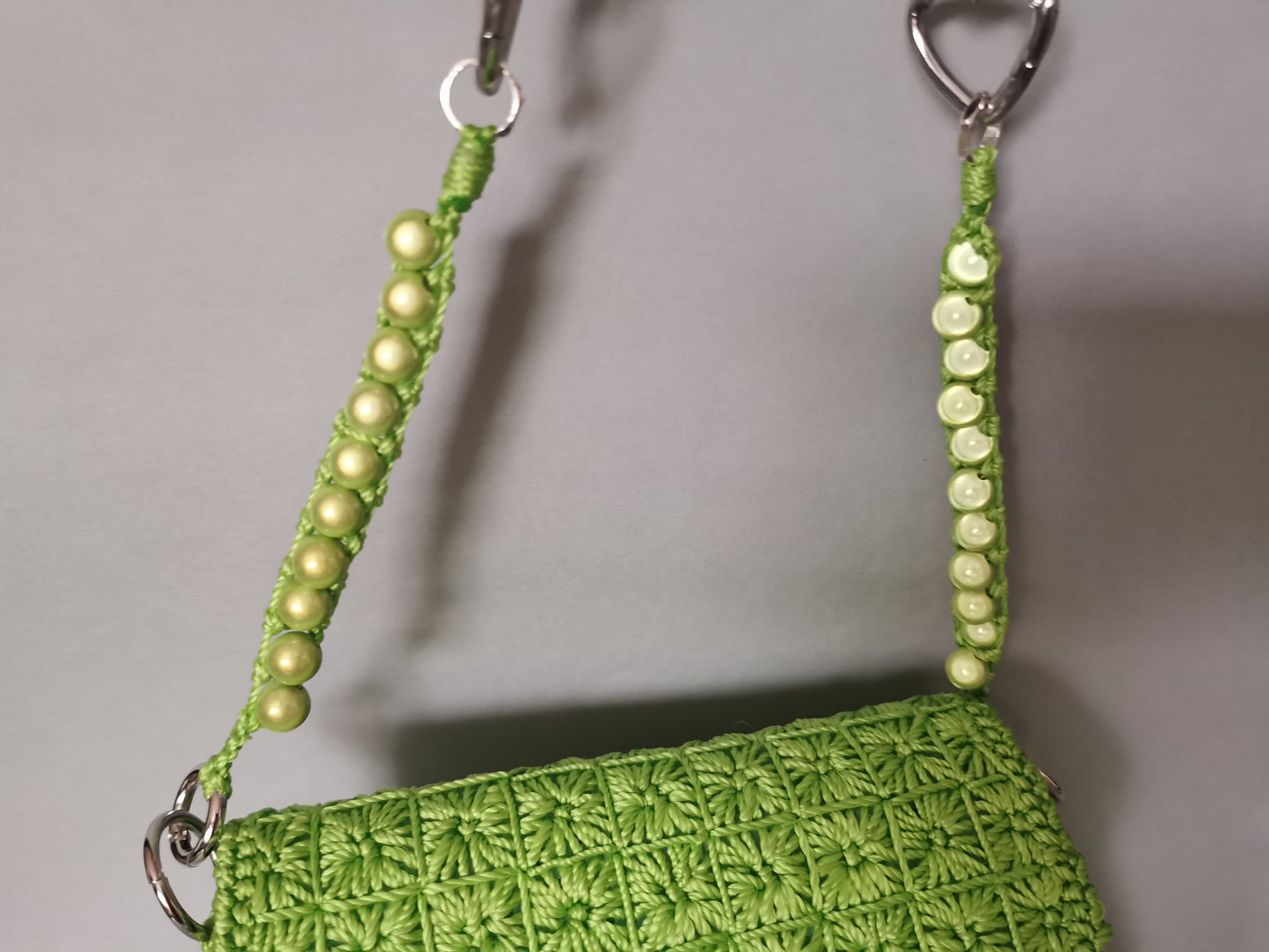 Handtasche grün mit Magicperlen