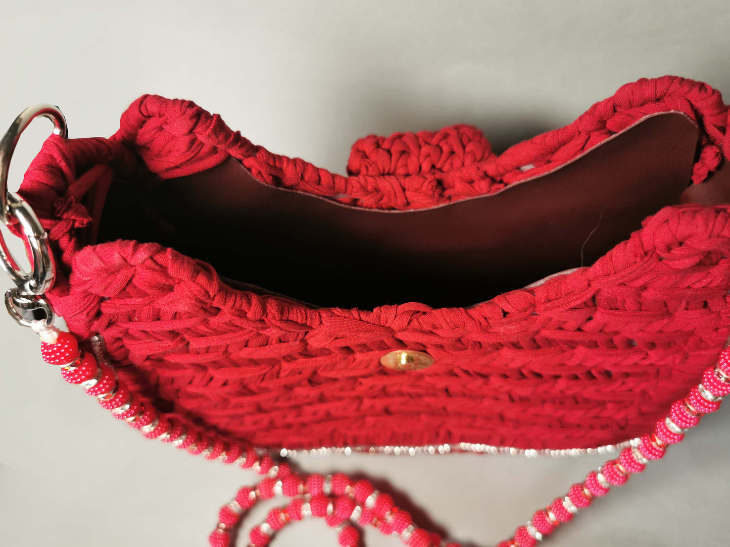 Handtasche rot mit Strassapplikationen