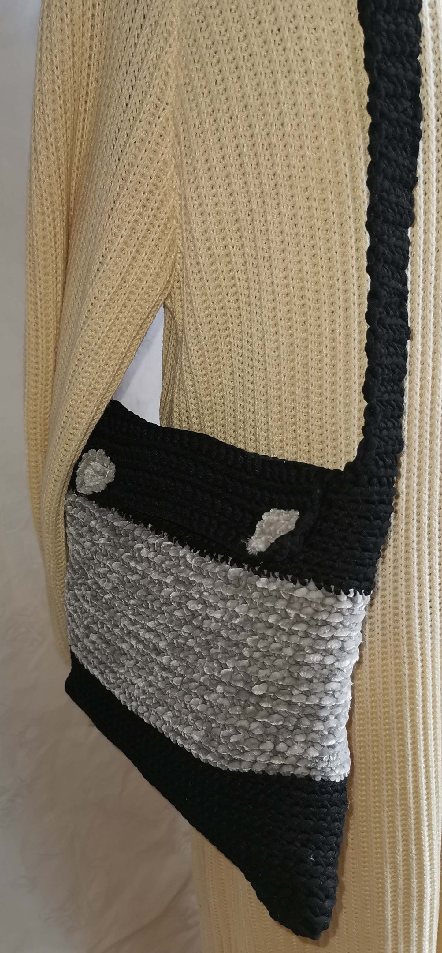 Handtasche T-Shirt Wolle und Chenille Mit Filzzusatztasche