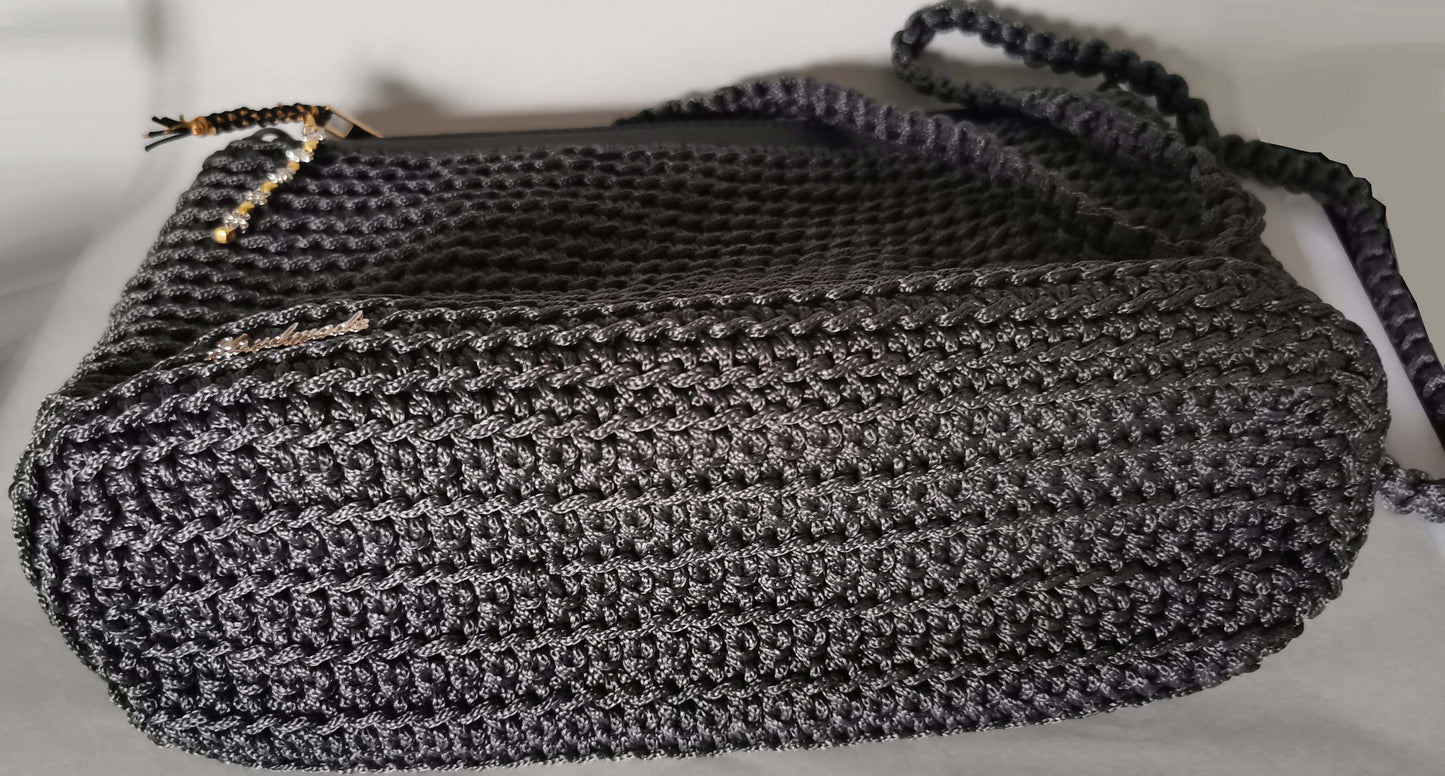 Handtasche schwarz mit Reißverschluss und Zusatzinnentasche