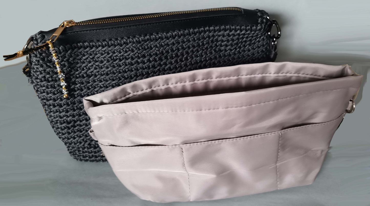 Handtasche schwarz mit Reißverschluss und Zusatzinnentasche