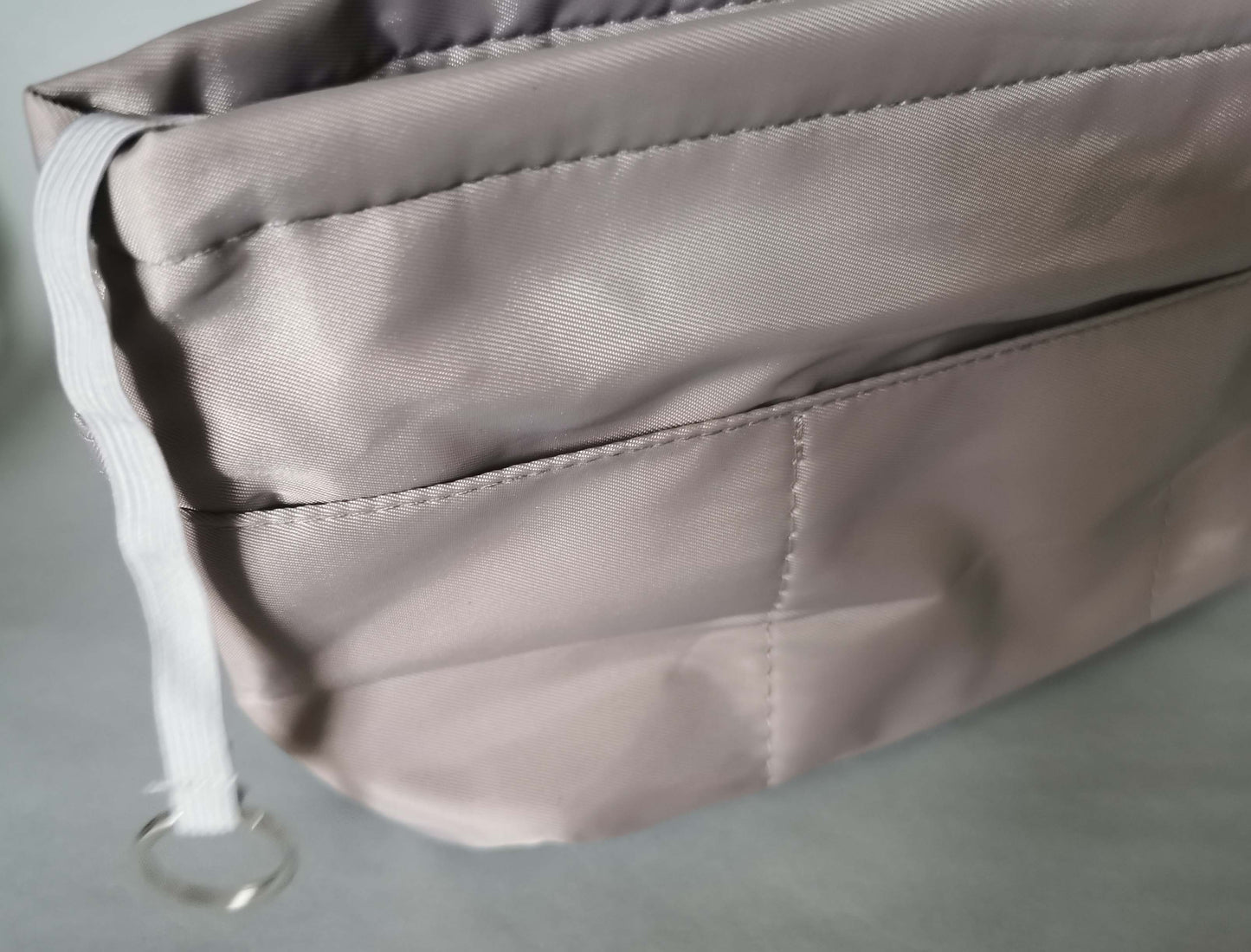 Handtasche schwarz mit Reißverschluss und Zusatzinnentasche