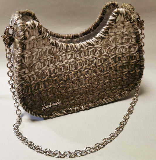 Handtasche offen, braunem Farbverlauf