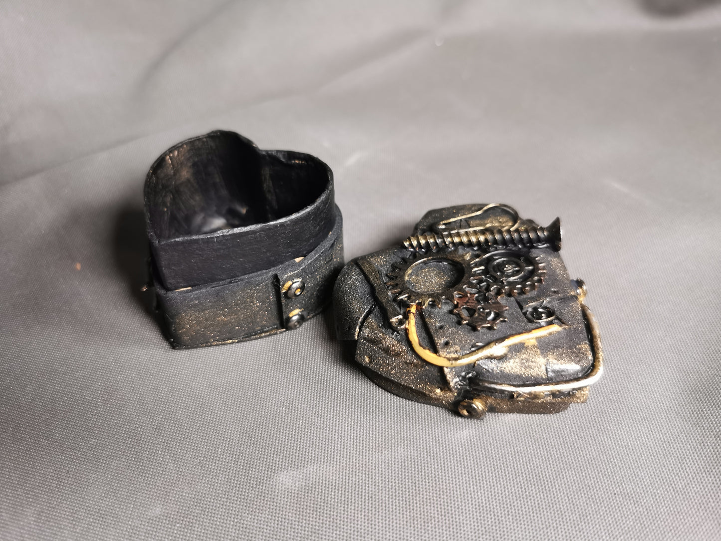kleine Steampunk Herzdose