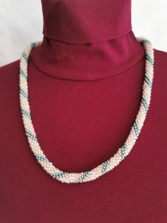 Perlenhäkelkette Modell 66