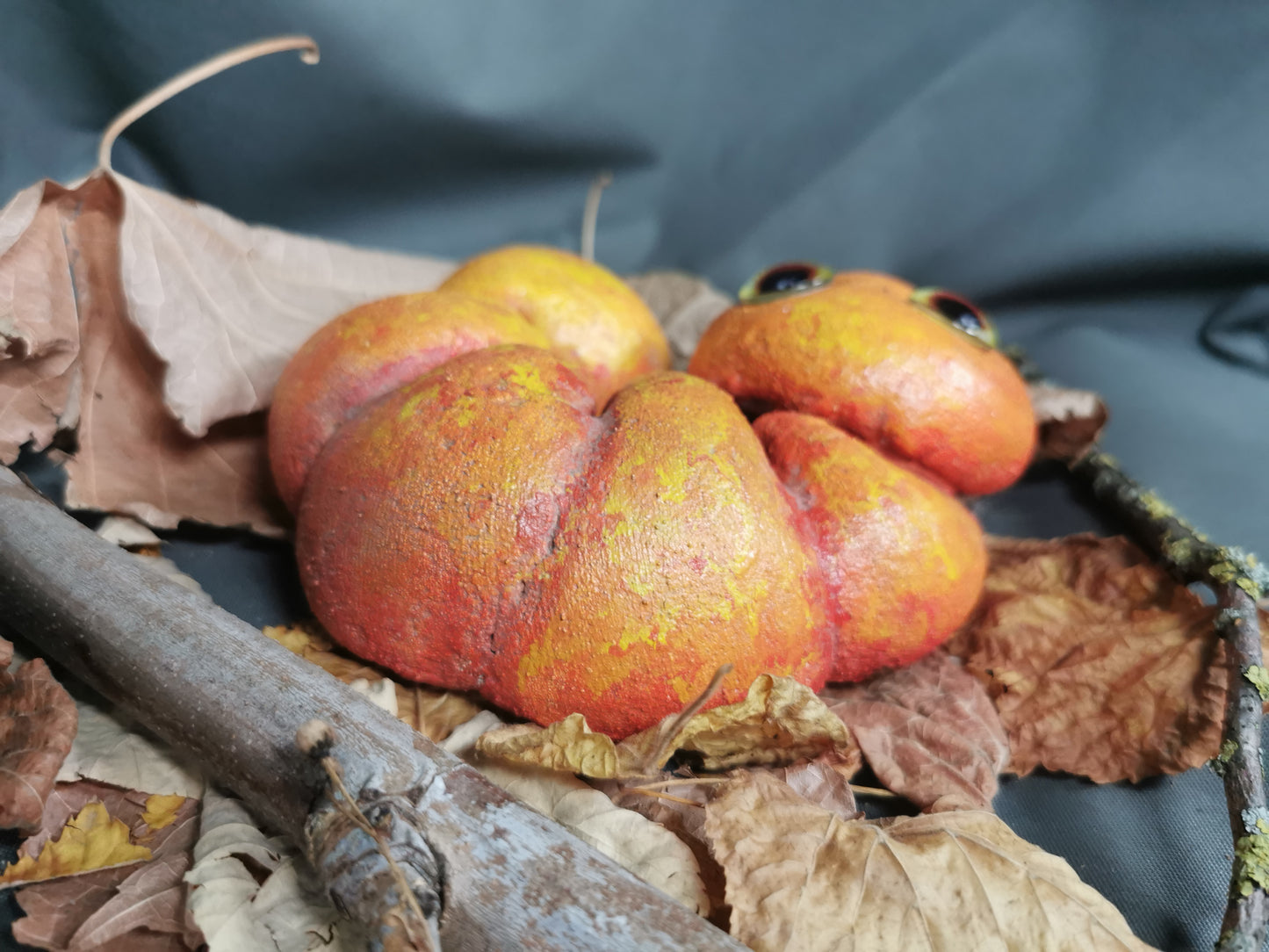 Betonwurm orange