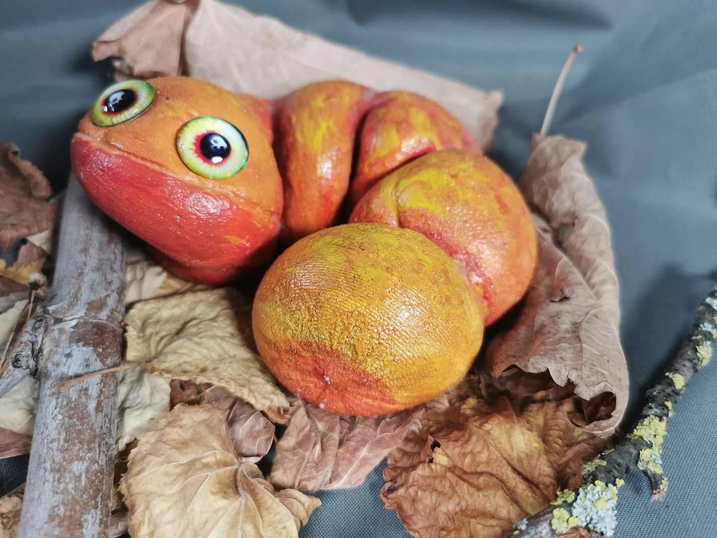 Betonwurm orange