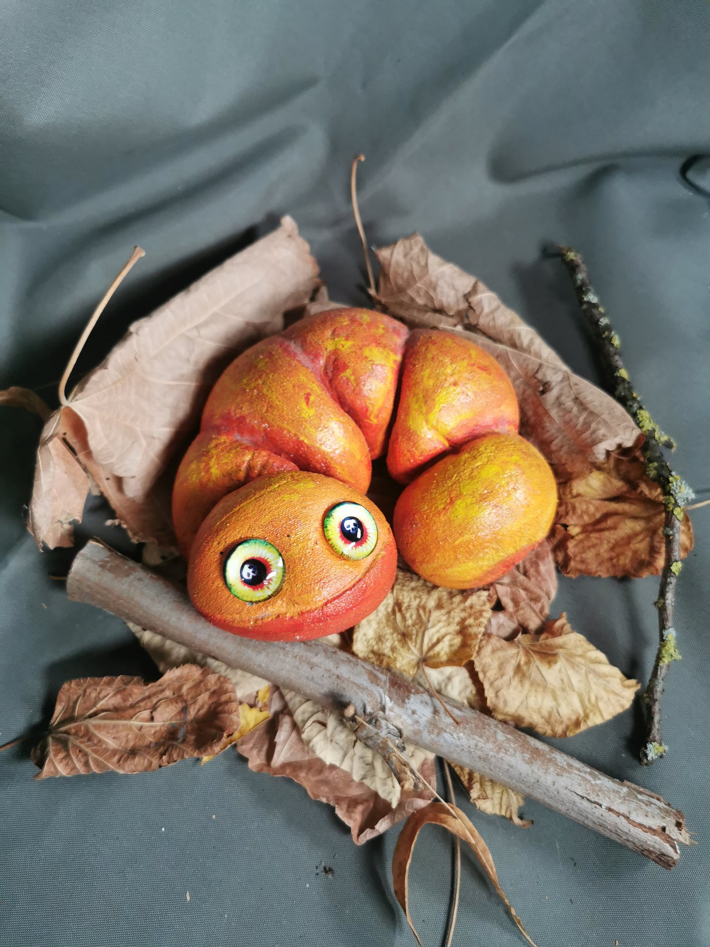 Betonwurm orange