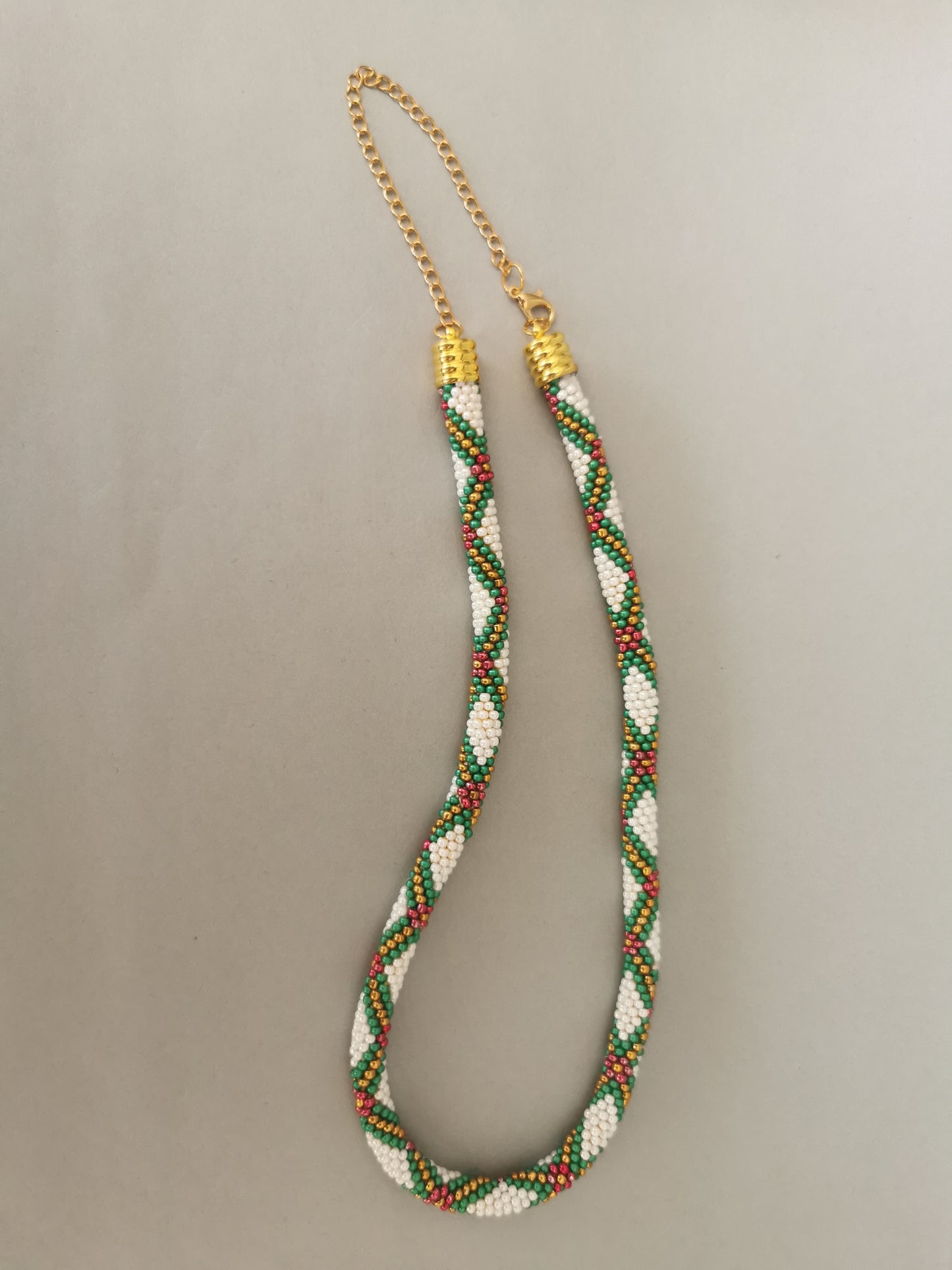 Perlenhäkelkette Modell 76