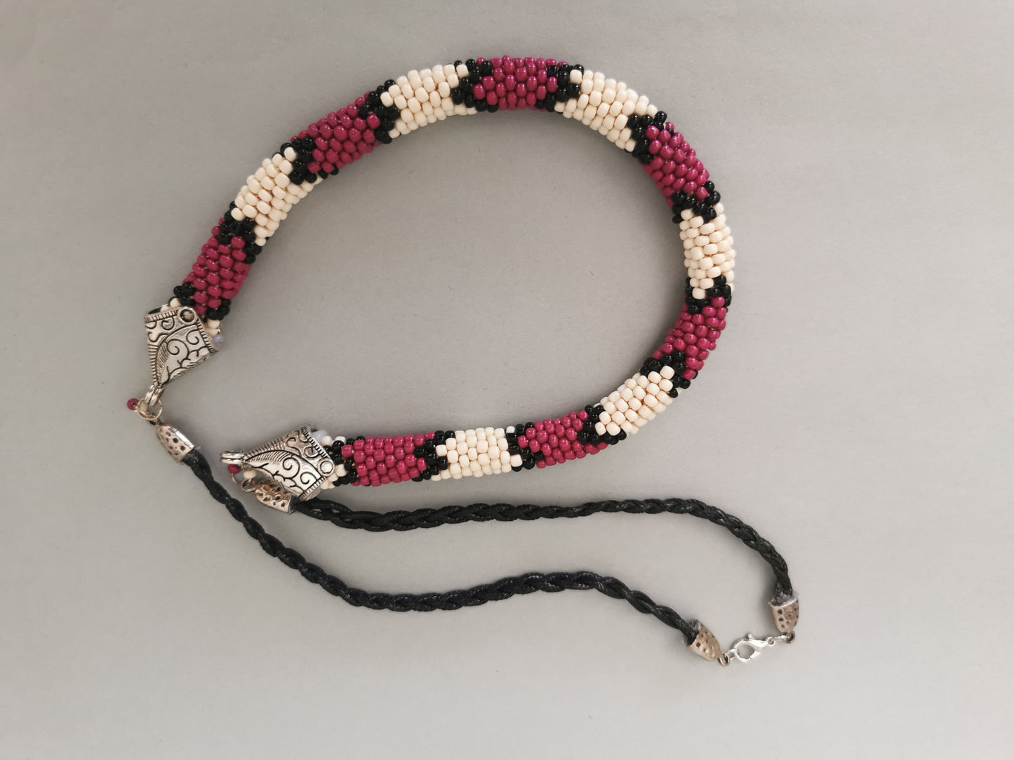 Perlenhäkelkette Modell 77