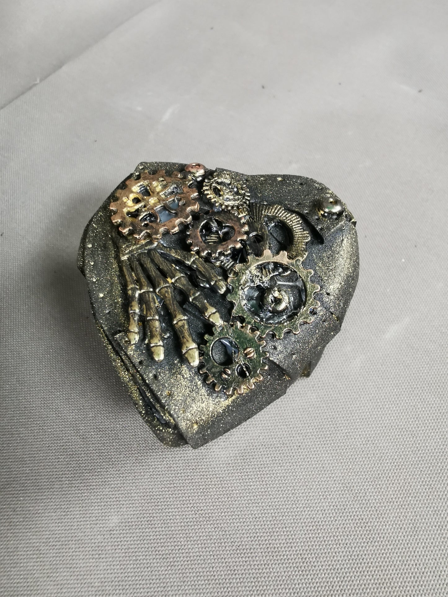 kleine Steampunk Herzdose