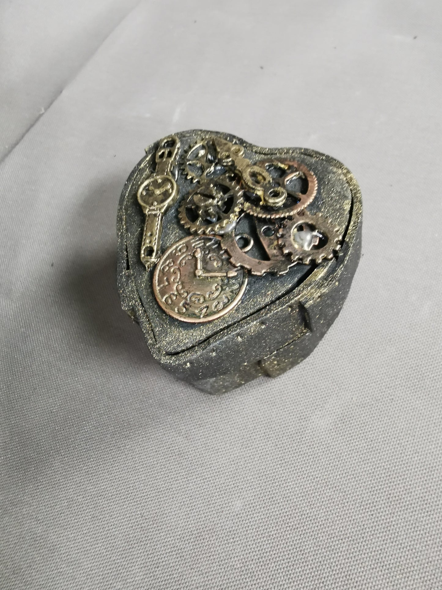 kleine Steampunk Herzdose