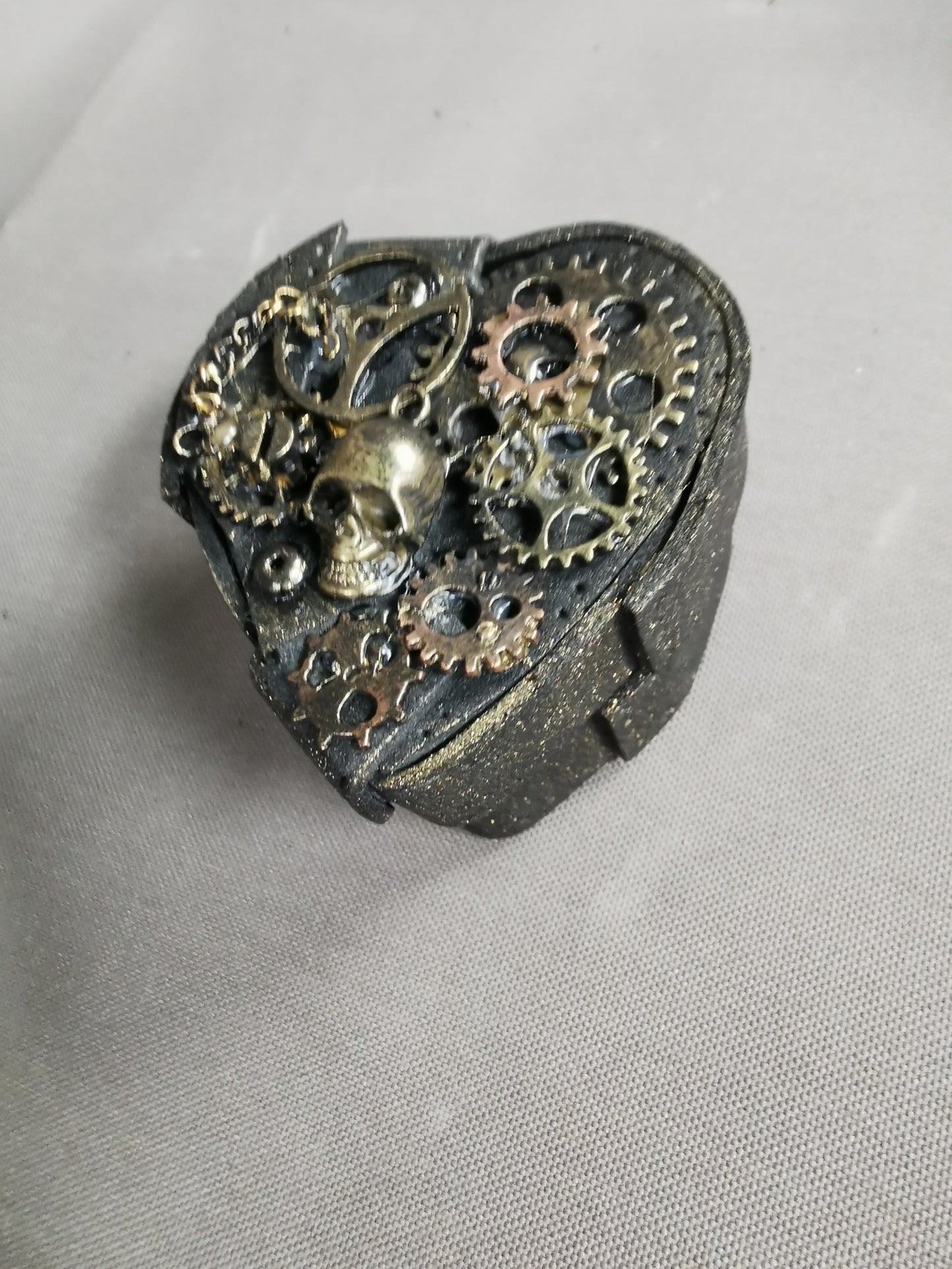 kleine Steampunk Herzdose