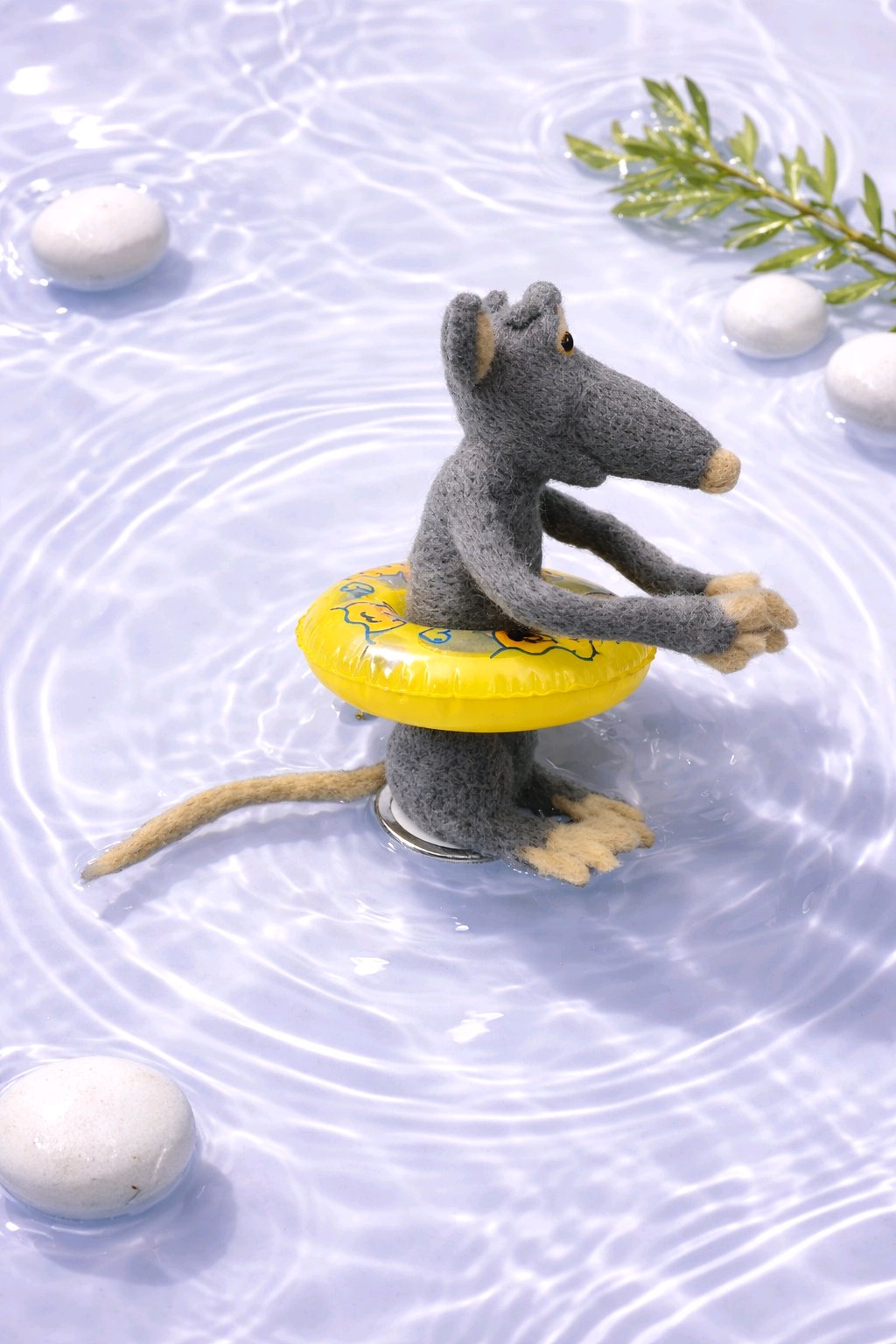 gefilzte Maus mit Schwimmreifen