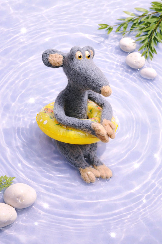 gefilzte Maus mit Schwimmreifen