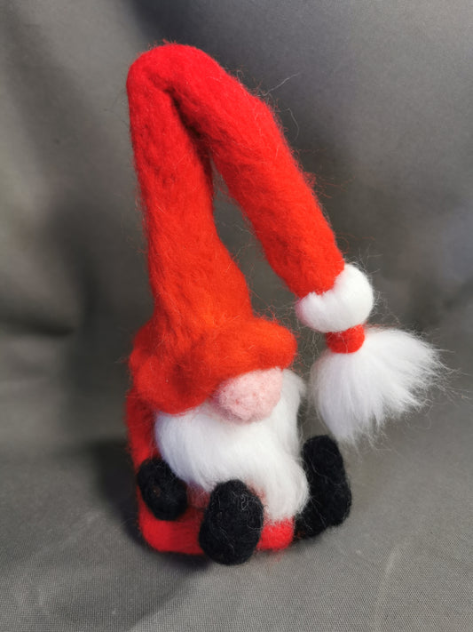 Filz Weihnachtsmann im Schneidersitz