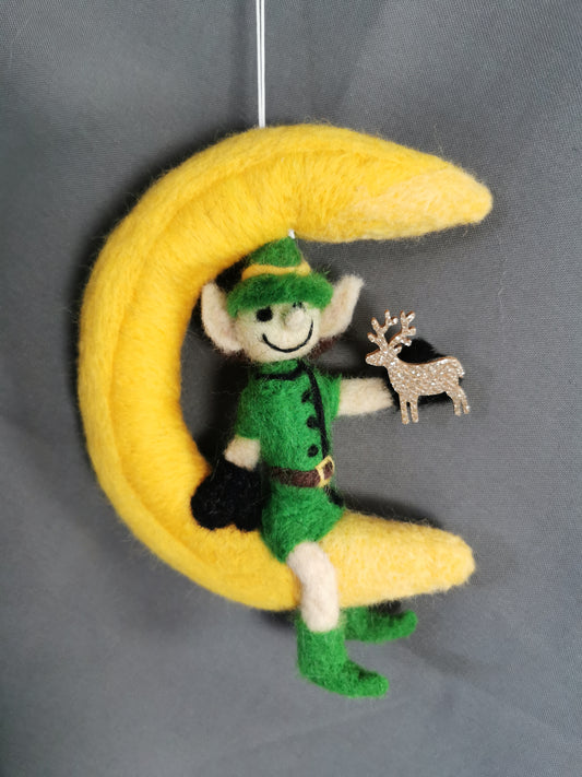 Wichtel reitet auf dem Mond