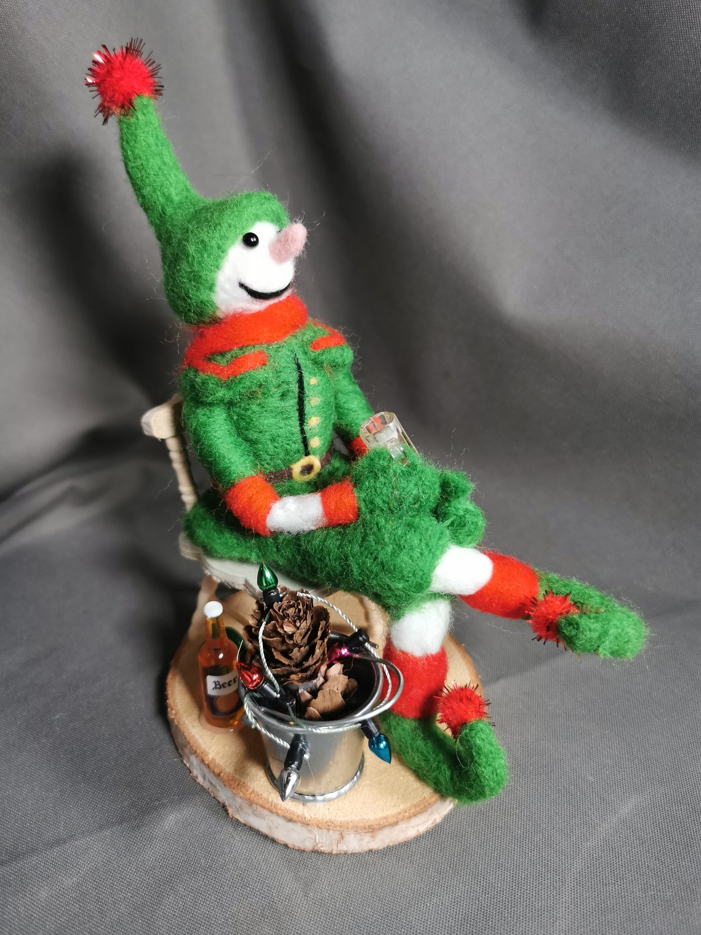 Wichtel macht Pause mit einem Bierchen