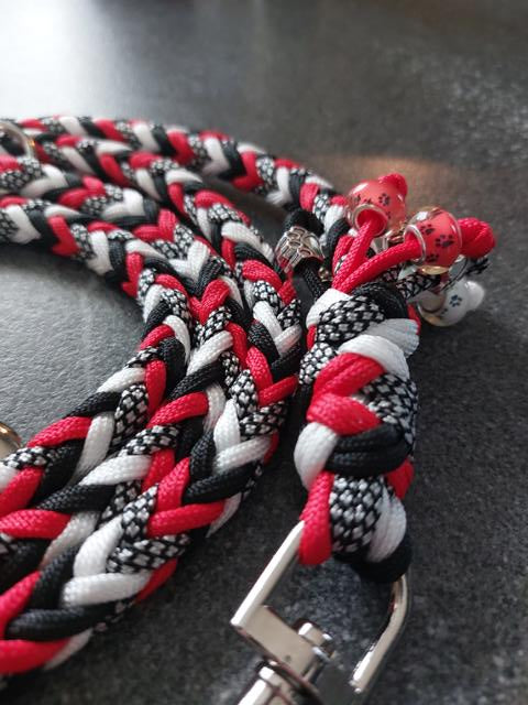 Handgefertigte Hundeleine "Black Ruby"