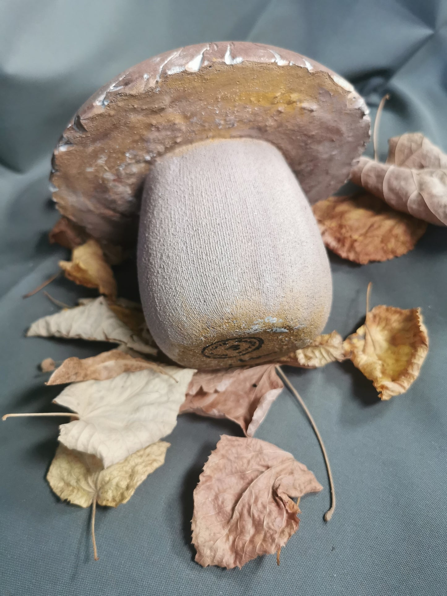 Betonpilz braun