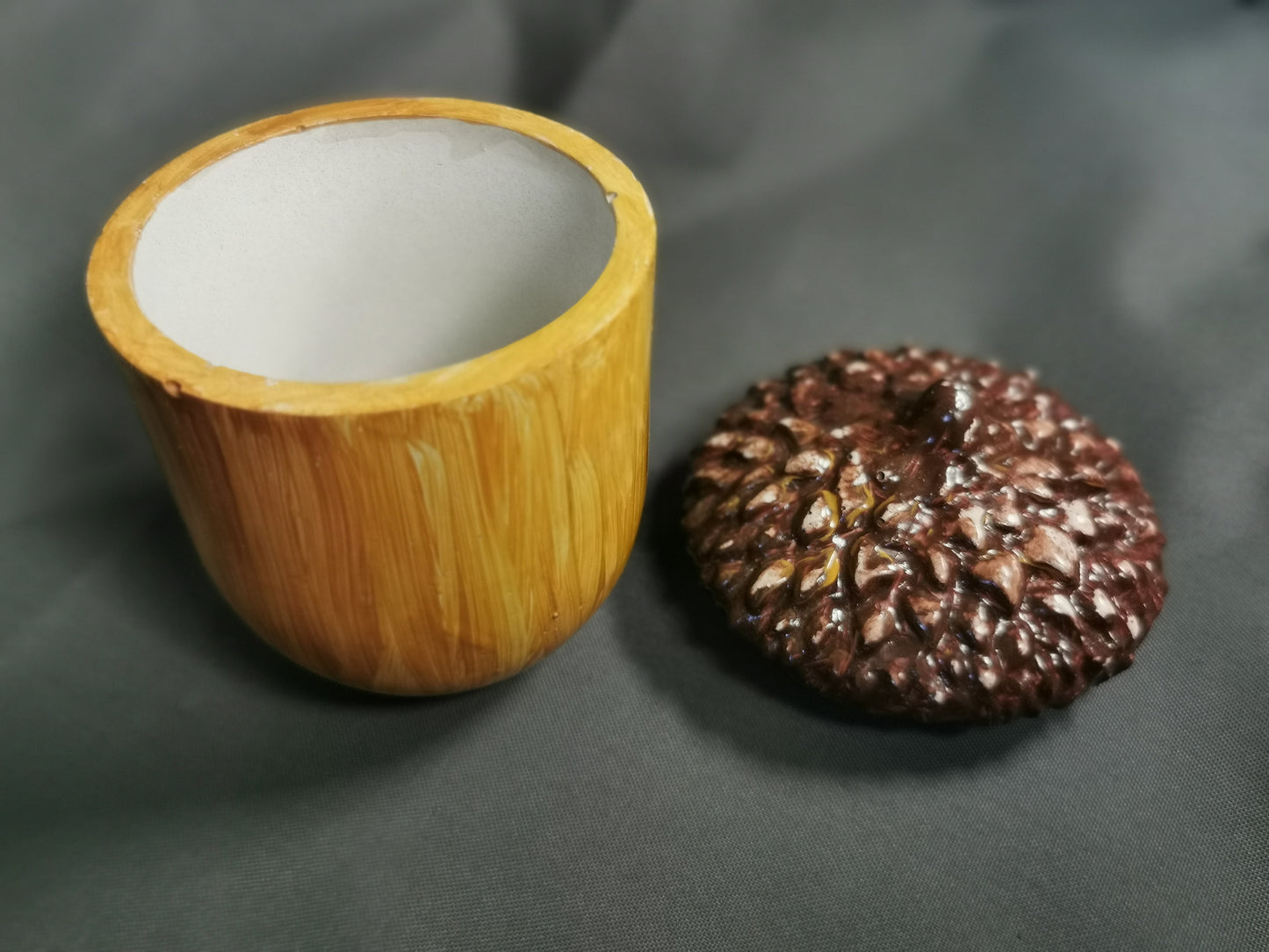 Betondose mit Decke Eichel