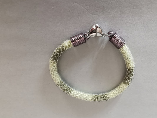 Perlenhäkelarmband Modell 126