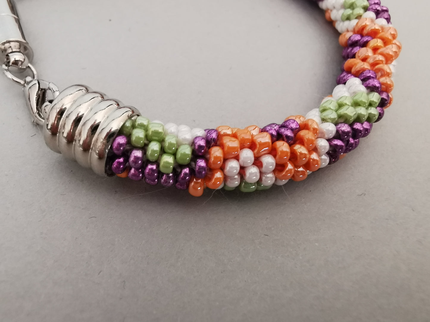 Perlenhäkelarmband Modell 127