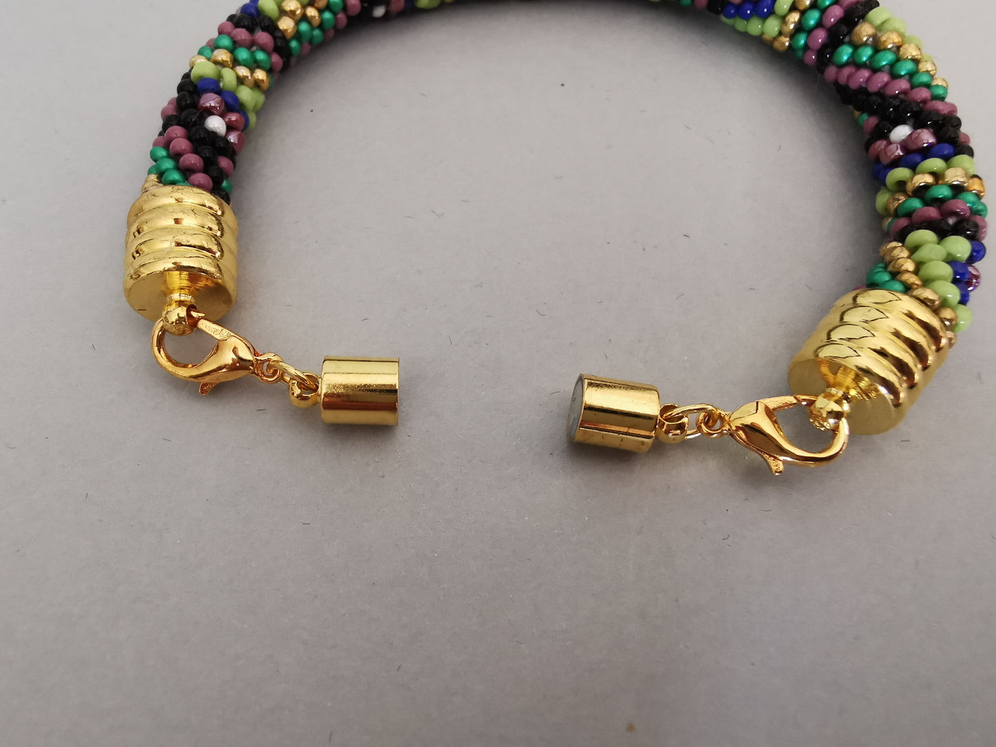 Perlenhäkelarmband Modell 128