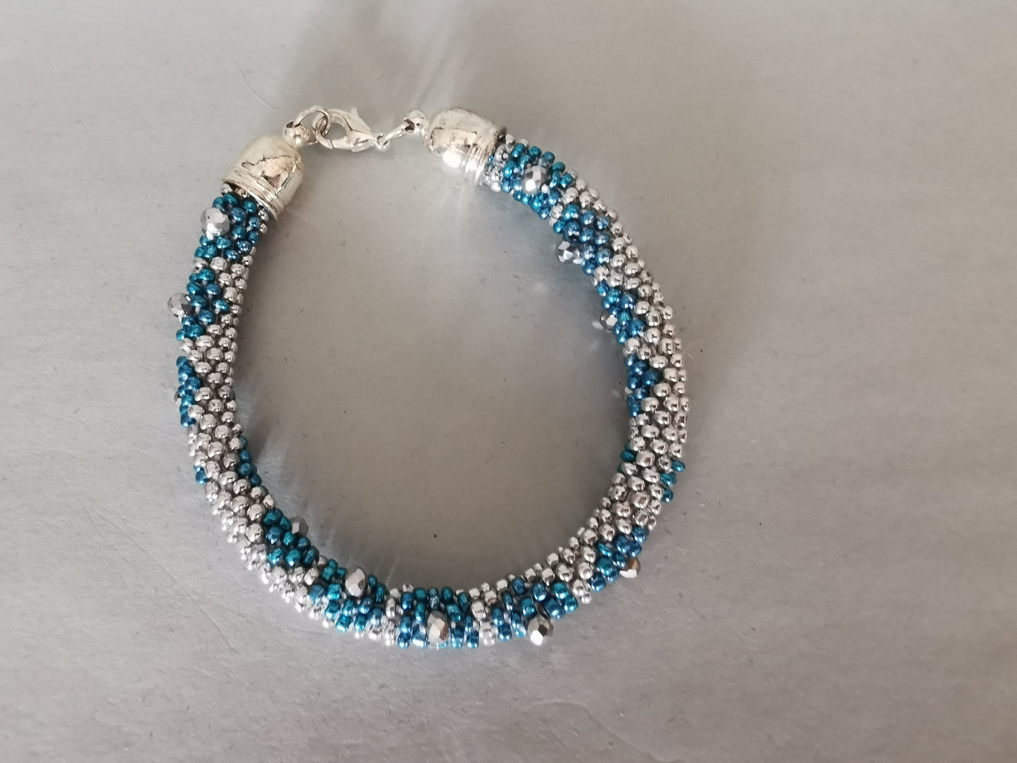 Perlenhäkelarmband Modell 133