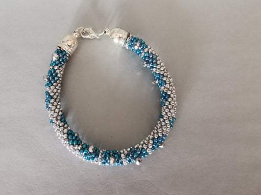 Perlenhäkelarmband Modell 133