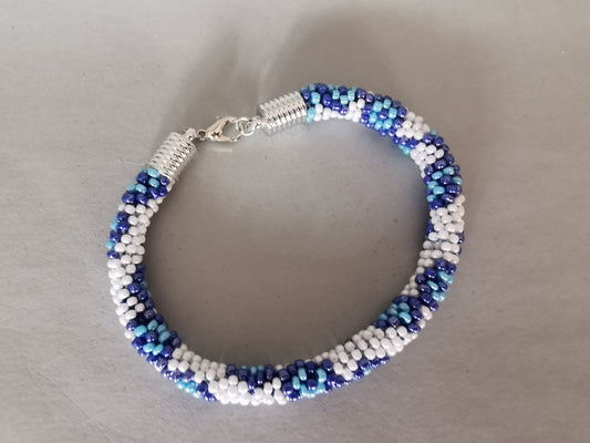 Perlenhäkelarmband Modell 138