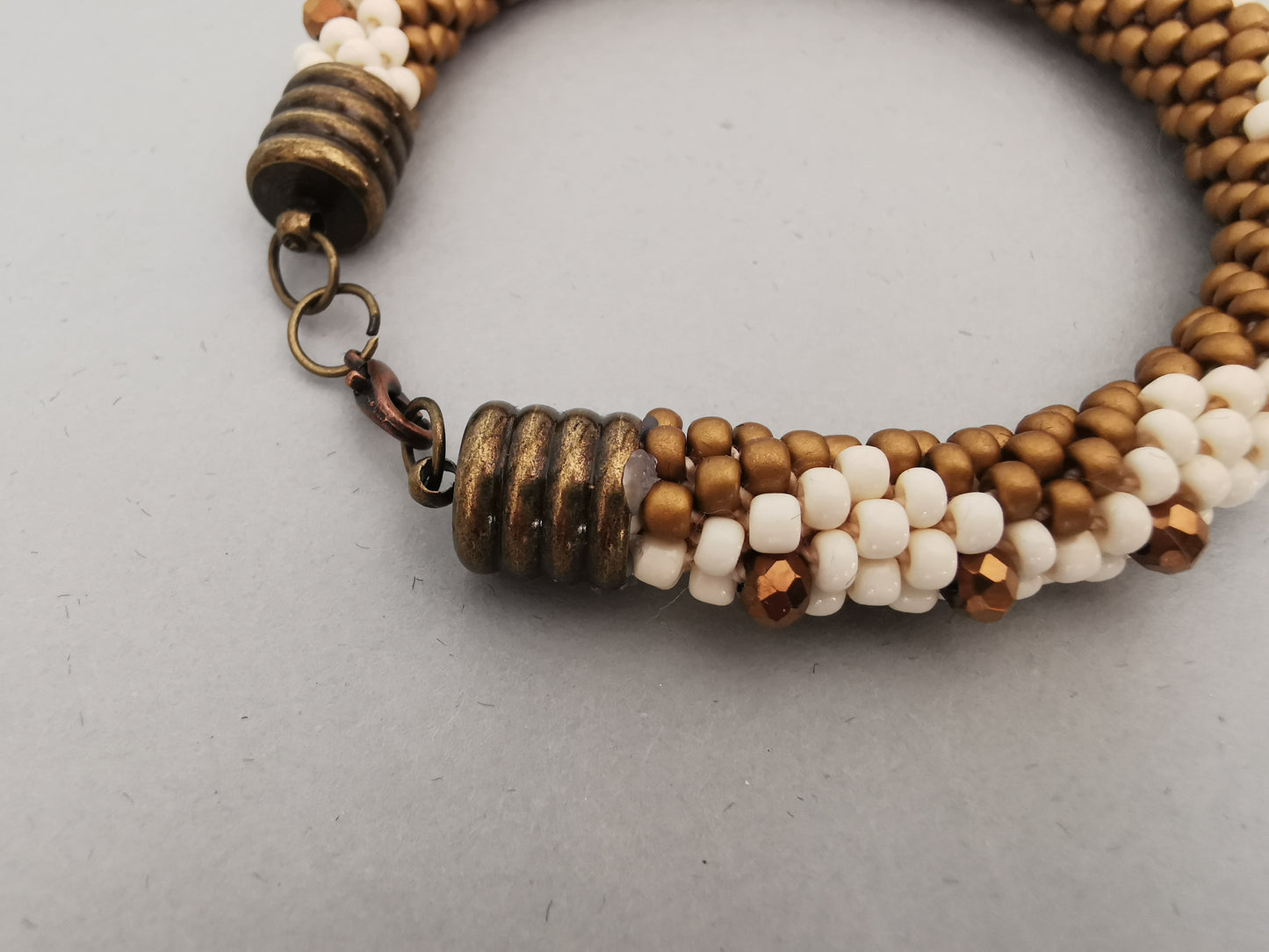 Perlenhäkelarmband Modell 140